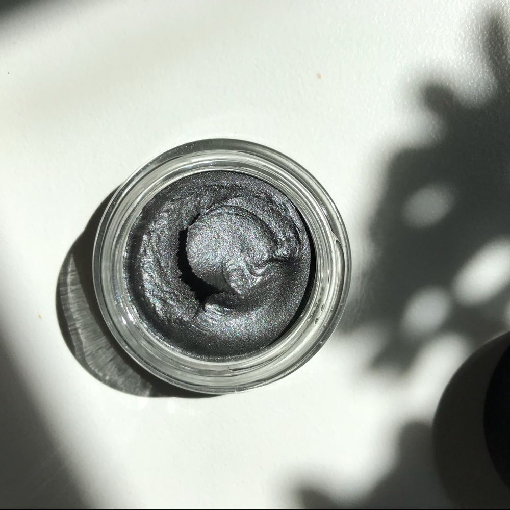 MAKE Creme Pewter Shadow
